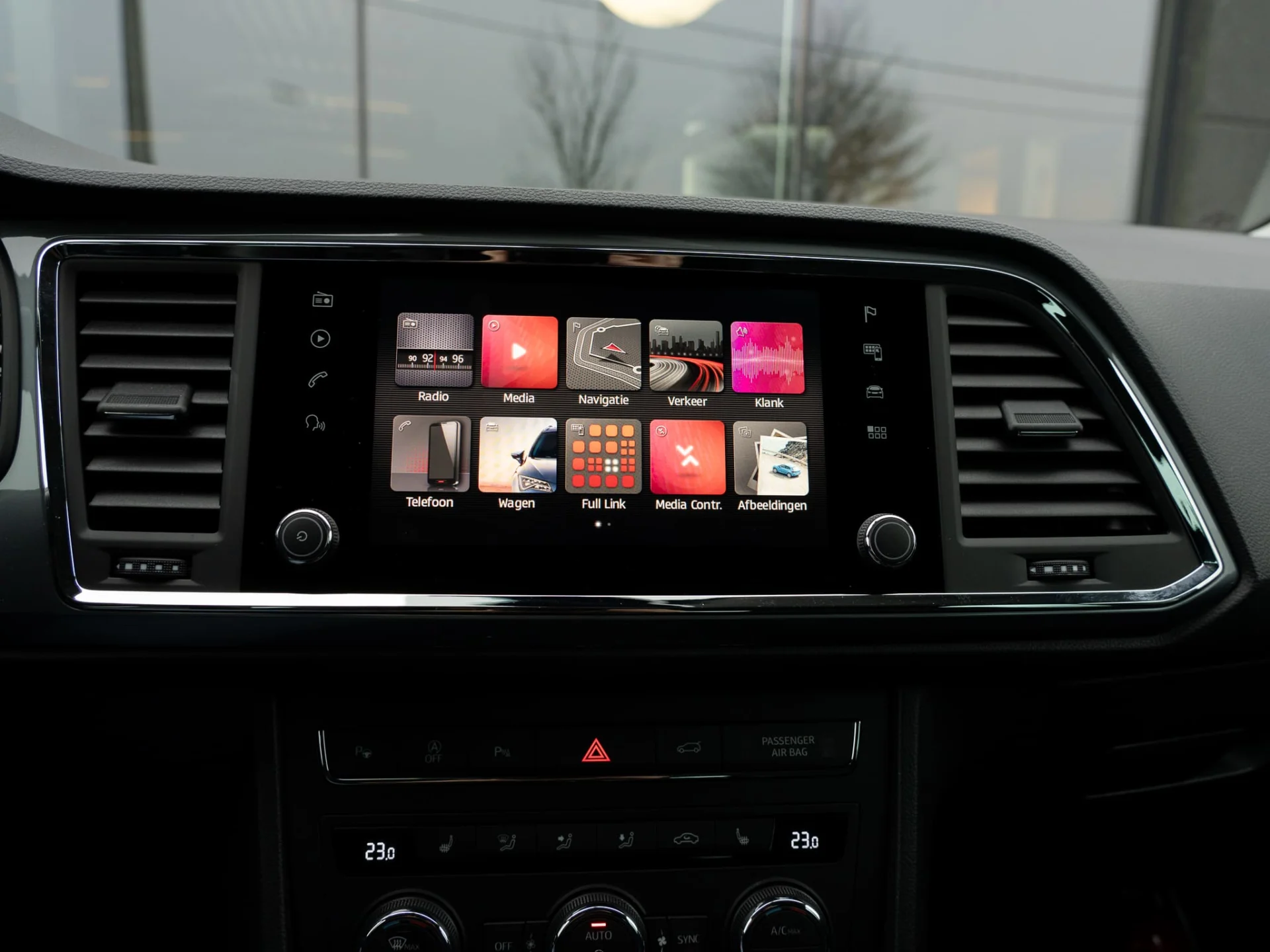 ateca_donkergrijs-02