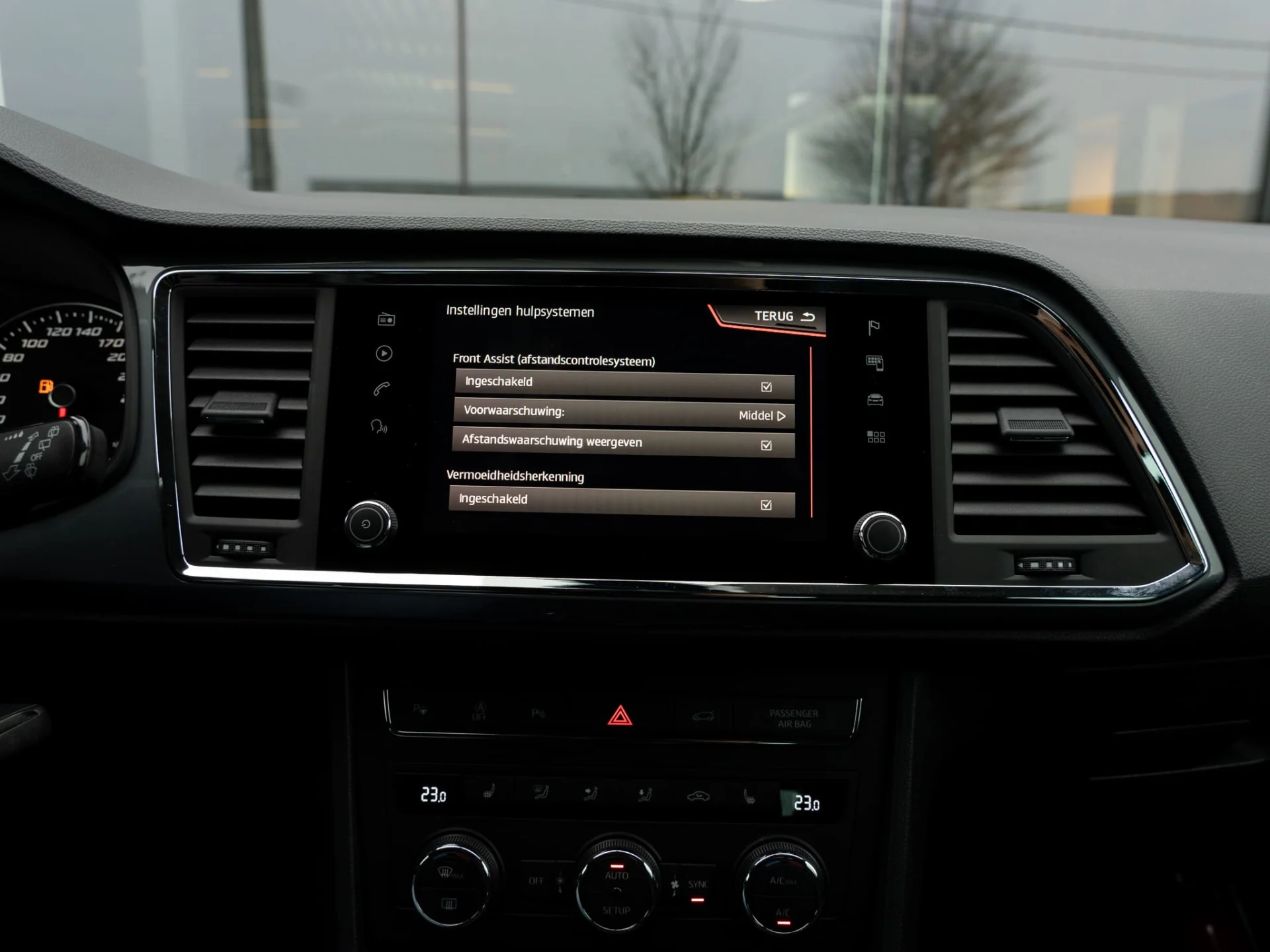 ateca_donkergrijs-03