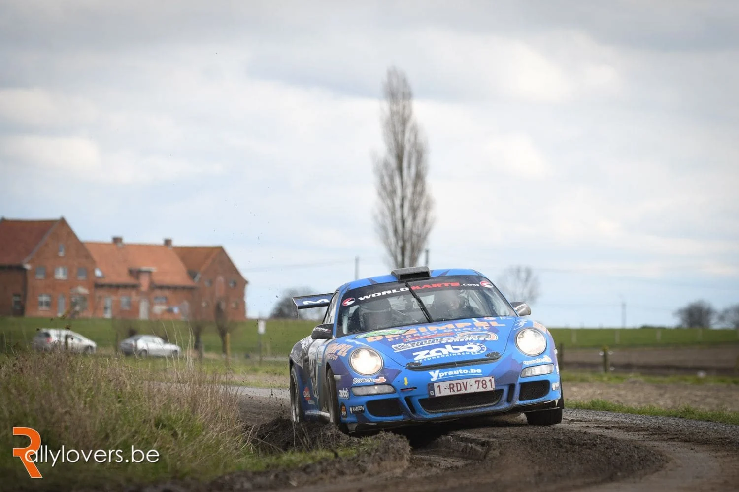 Andy Lefevere glijdt met FiXion Porsche naar de zege in Moorslede